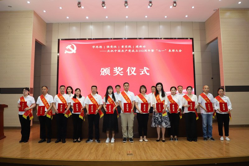 日出水了啊快点使劲动态图