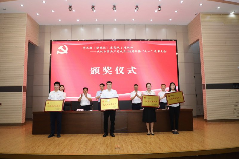 日出水了啊快点使劲动态图