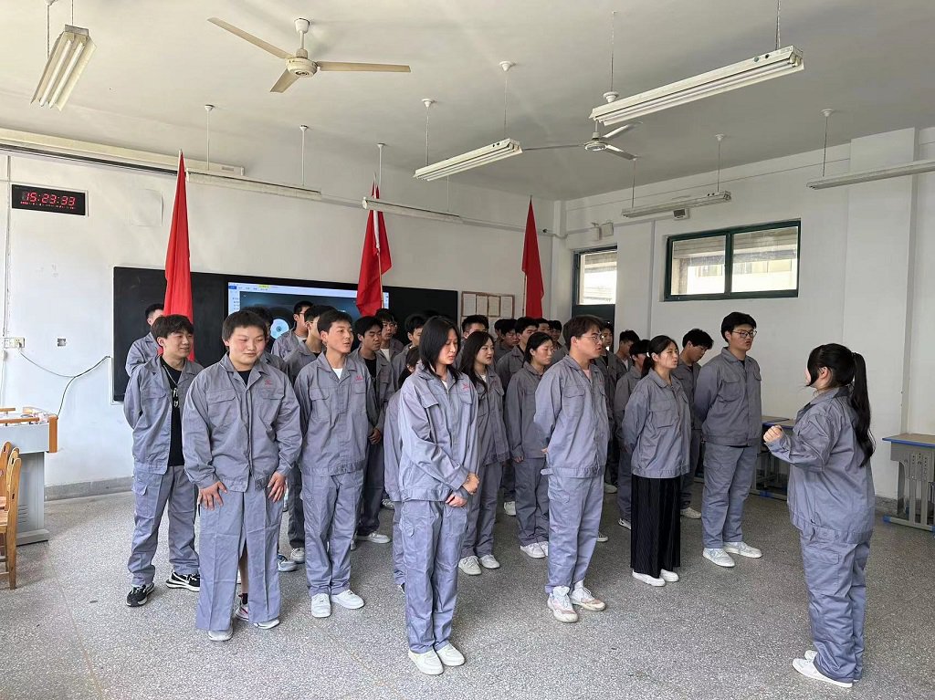 日出水了啊快点使劲动态图