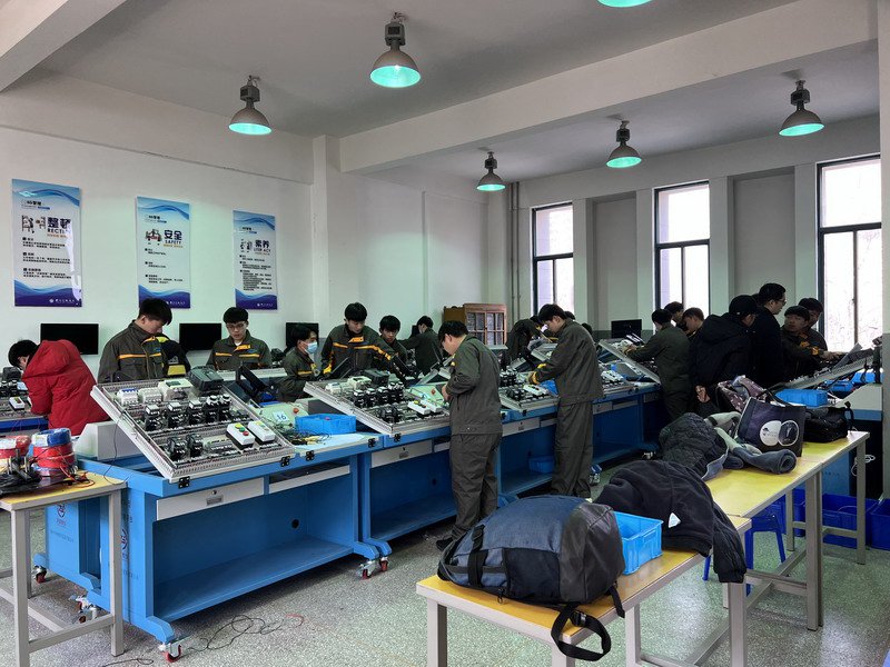 日出水了啊快点使劲动态图