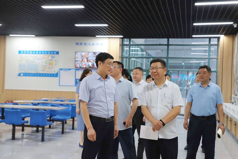 日出水了啊快点使劲动态图