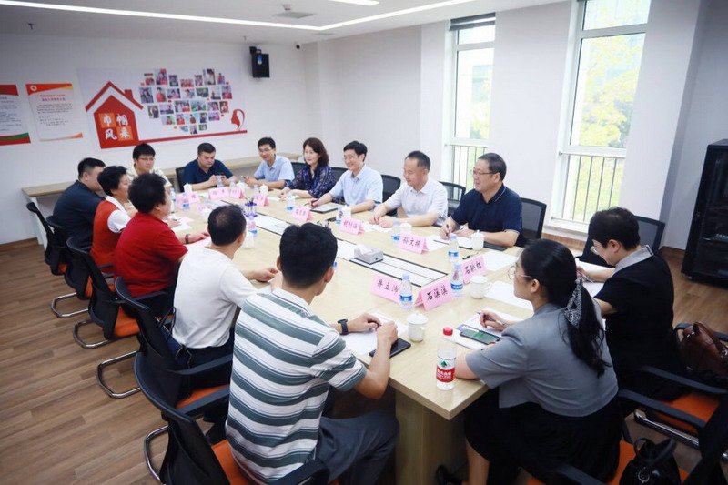 日出水了啊快点使劲动态图