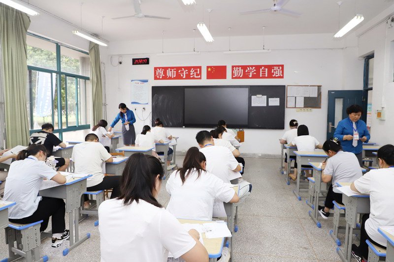 日出水了啊快点使劲动态图