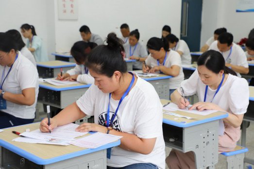 日出水了啊快点使劲动态图