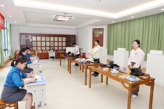 日出水了啊快点使劲动态图