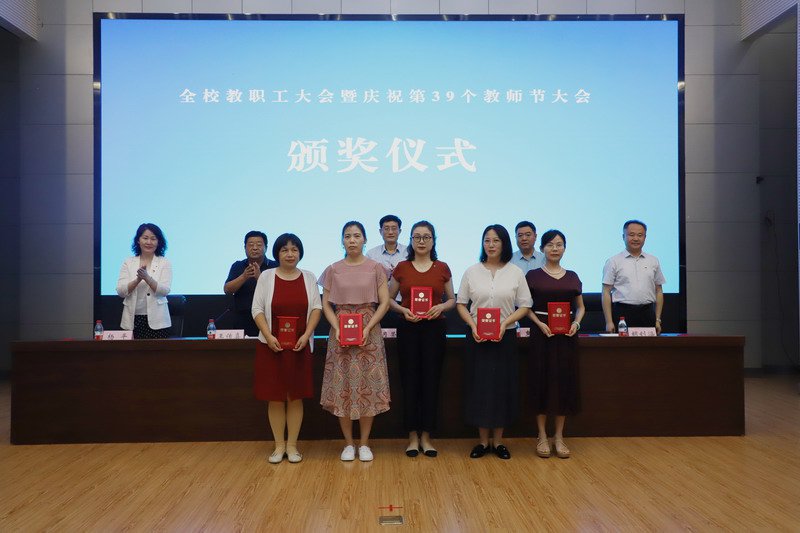 日出水了啊快点使劲动态图