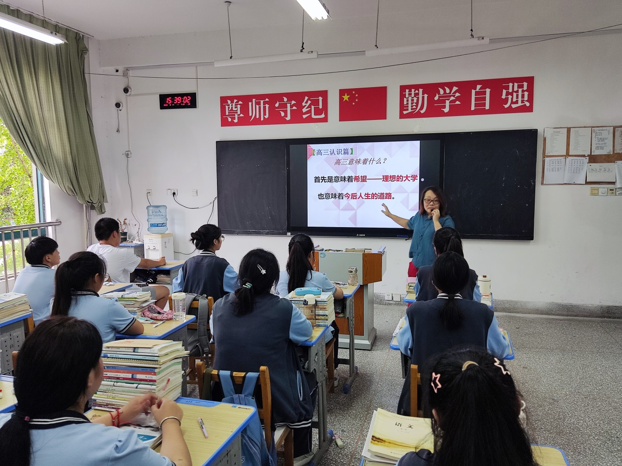 日出水了啊快点使劲动态图