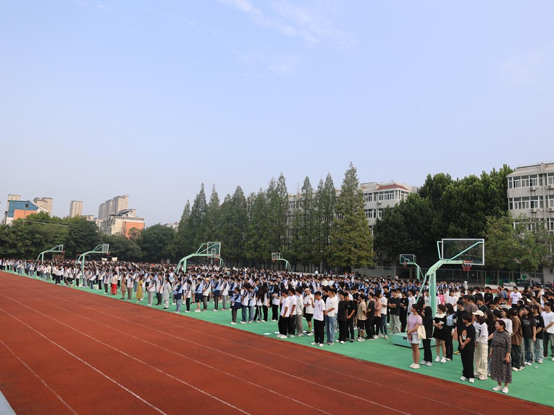 日出水了啊快点使劲动态图