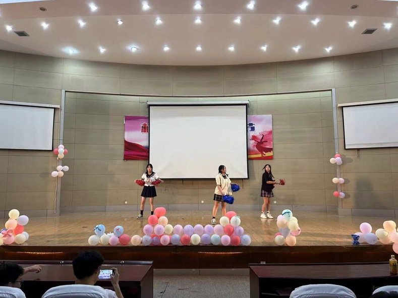 日出水了啊快点使劲动态图