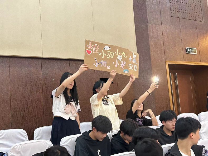 日出水了啊快点使劲动态图