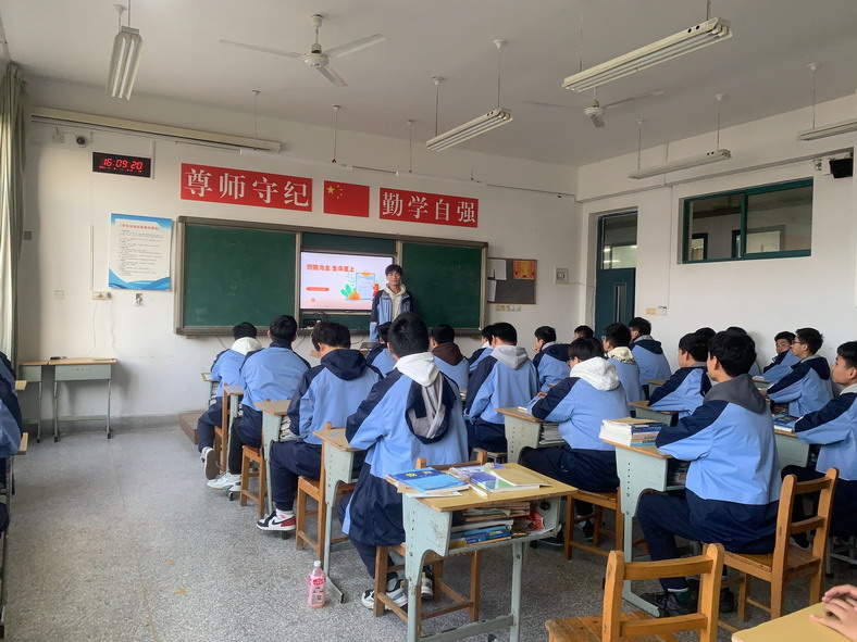 日出水了啊快点使劲动态图