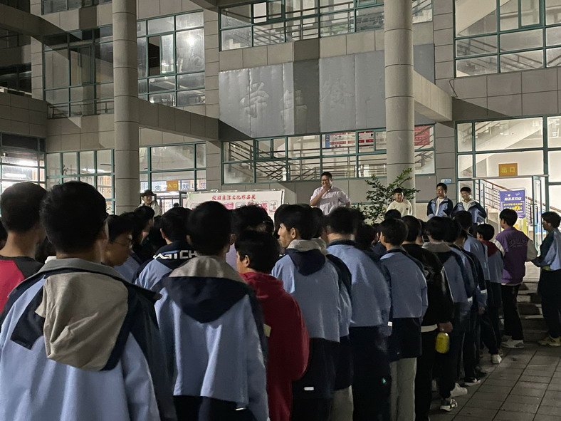 日出水了啊快点使劲动态图