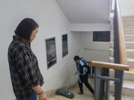 日出水了啊快点使劲动态图