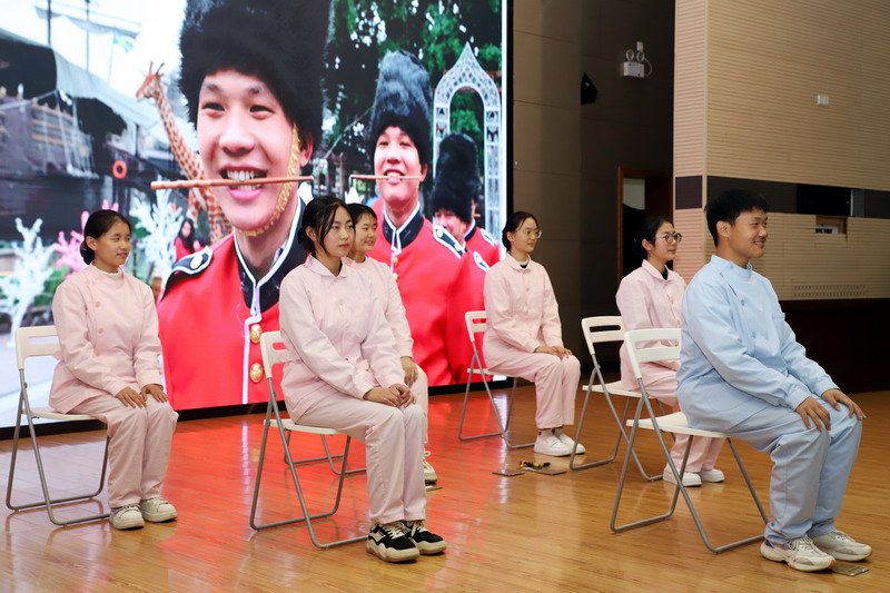 日出水了啊快点使劲动态图