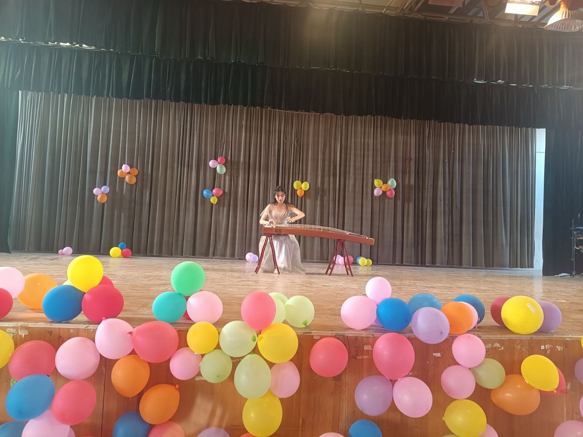 日出水了啊快点使劲动态图