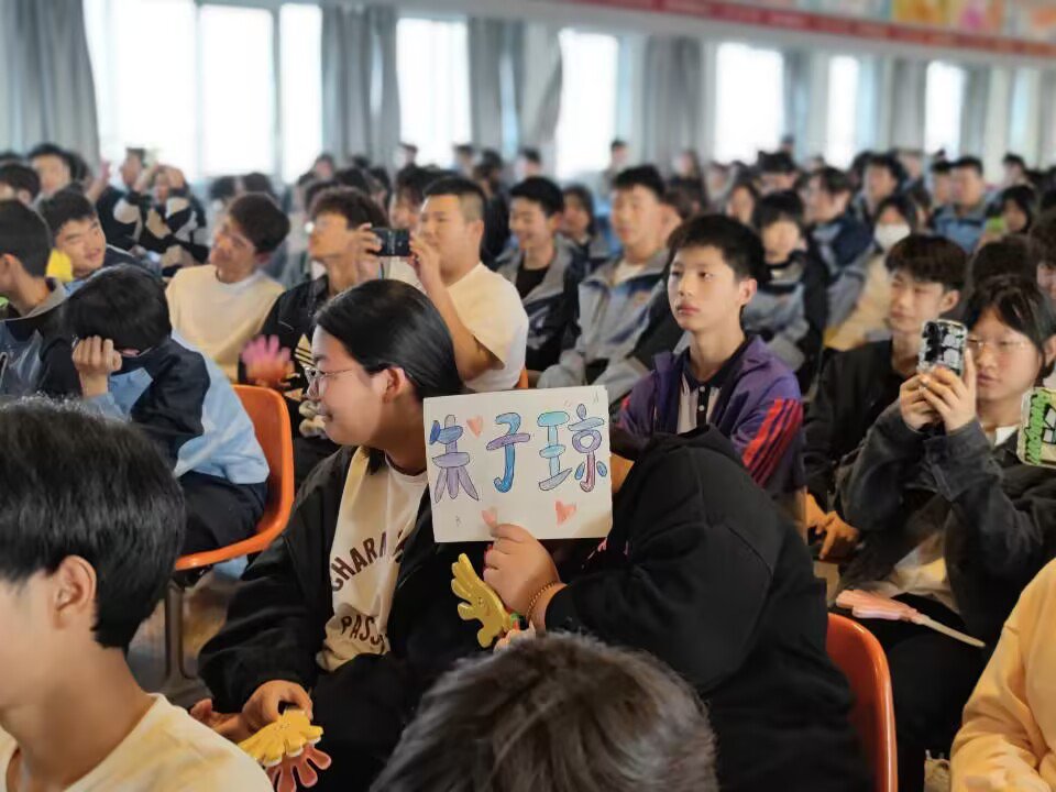 日出水了啊快点使劲动态图