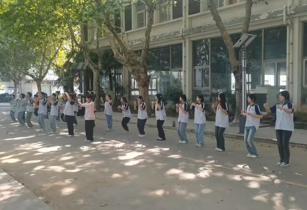 日出水了啊快点使劲动态图