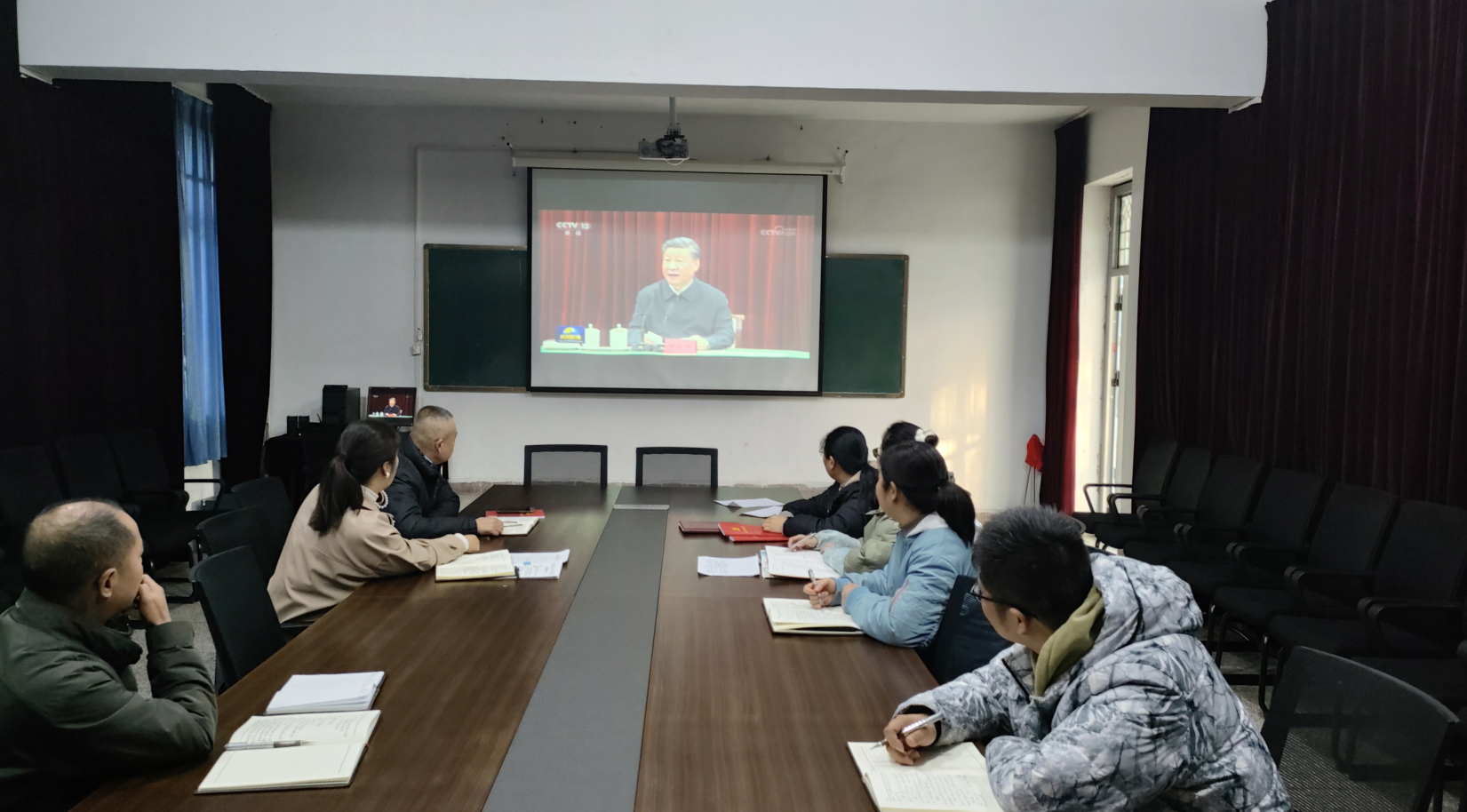 日出水了啊快点使劲动态图