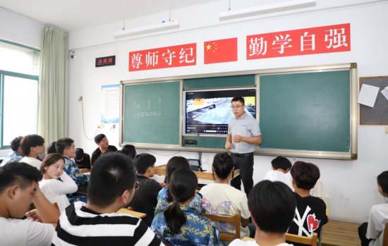 日出水了啊快点使劲动态图