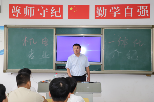 日出水了啊快点使劲动态图