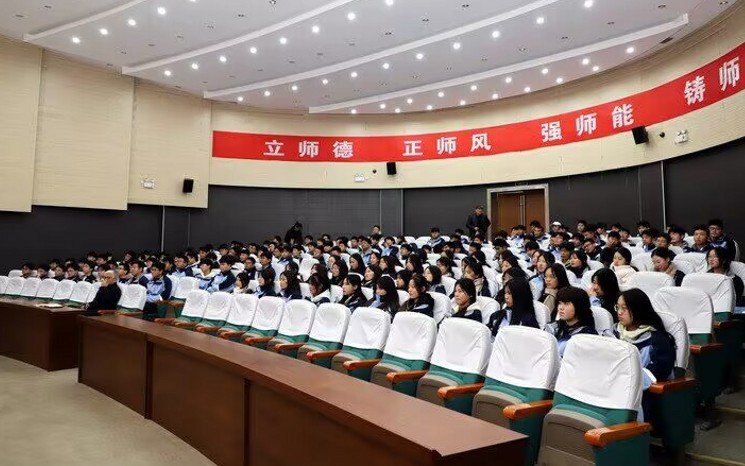 日出水了啊快点使劲动态图