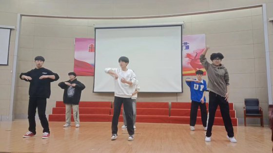 日出水了啊快点使劲动态图