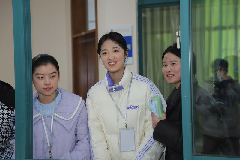 日出水了啊快点使劲动态图