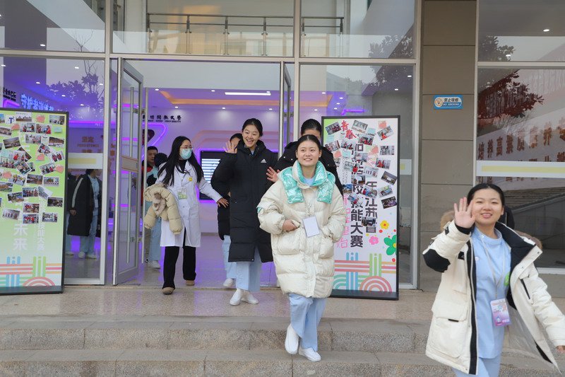 日出水了啊快点使劲动态图