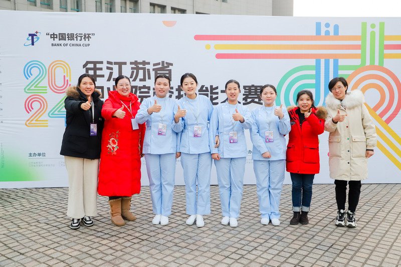 日出水了啊快点使劲动态图