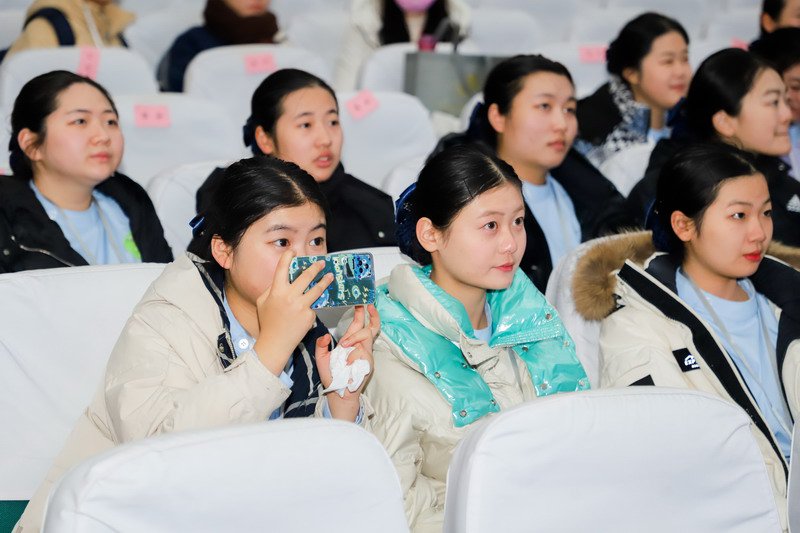 日出水了啊快点使劲动态图