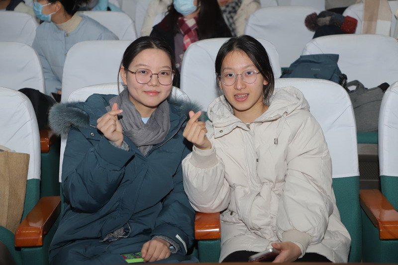 日出水了啊快点使劲动态图