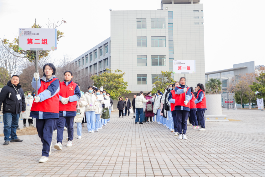 日出水了啊快点使劲动态图