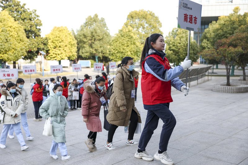 日出水了啊快点使劲动态图