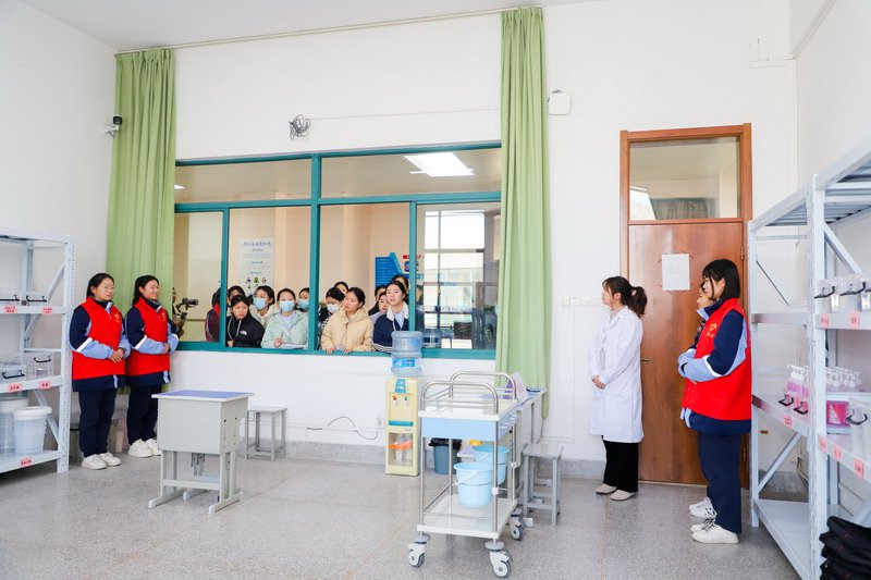 日出水了啊快点使劲动态图