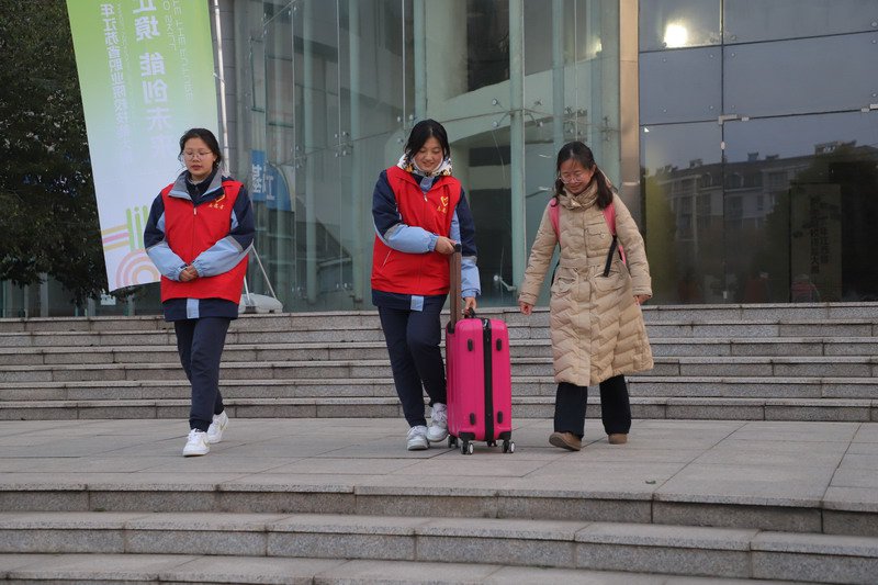 日出水了啊快点使劲动态图