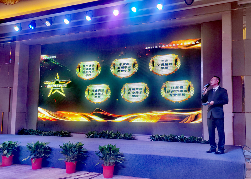 日出水了啊快点使劲动态图