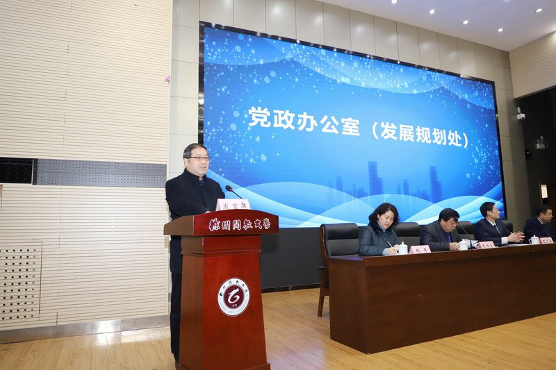 日出水了啊快点使劲动态图