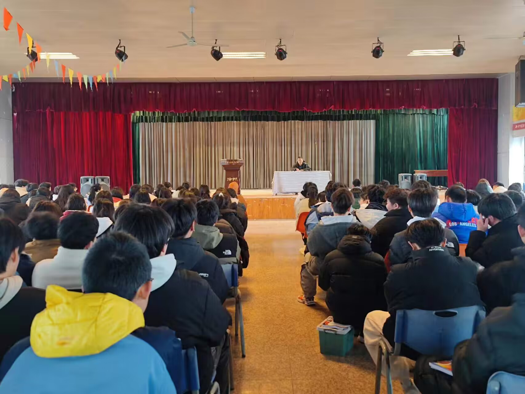 日出水了啊快点使劲动态图