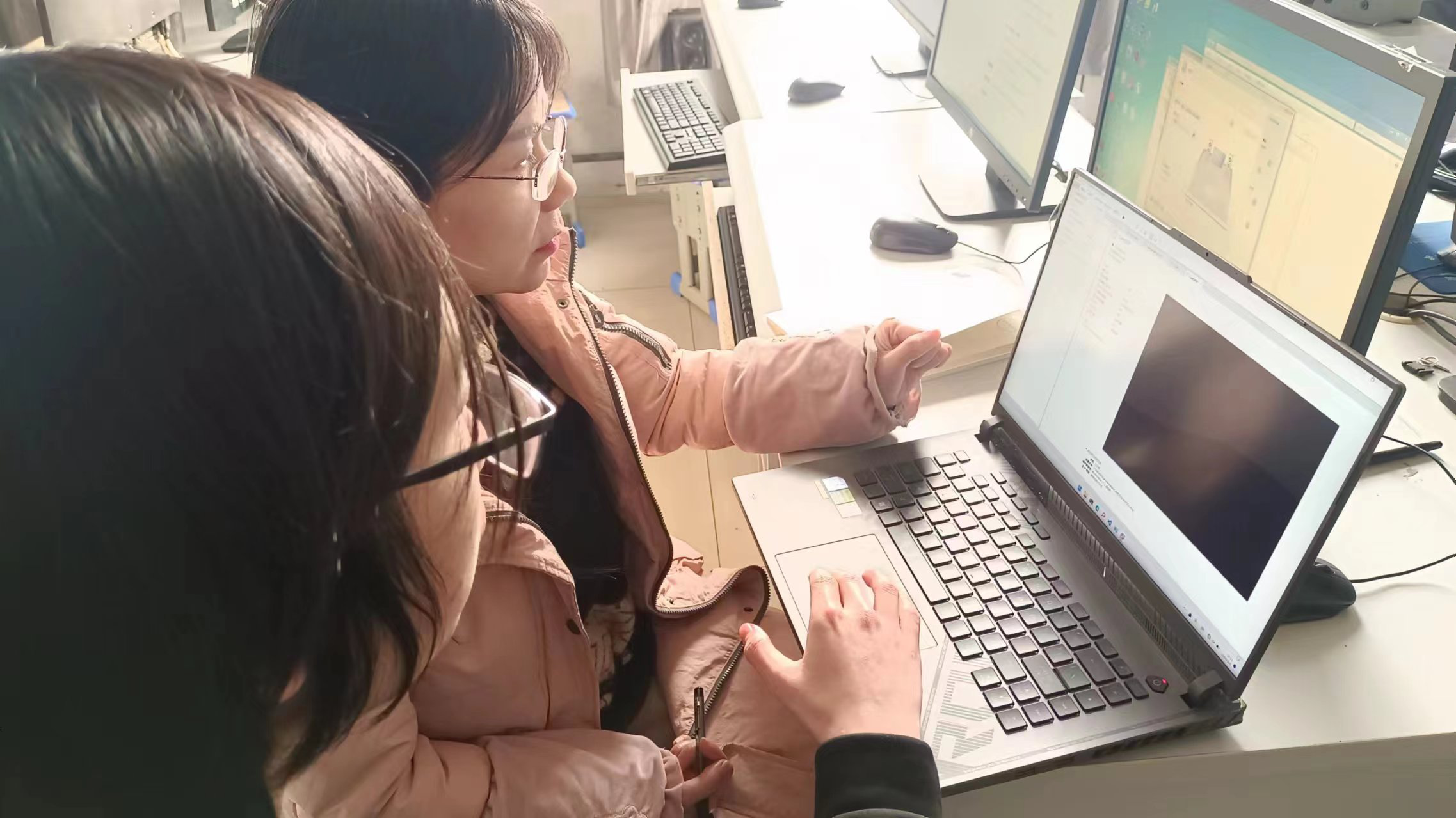 日出水了啊快点使劲动态图