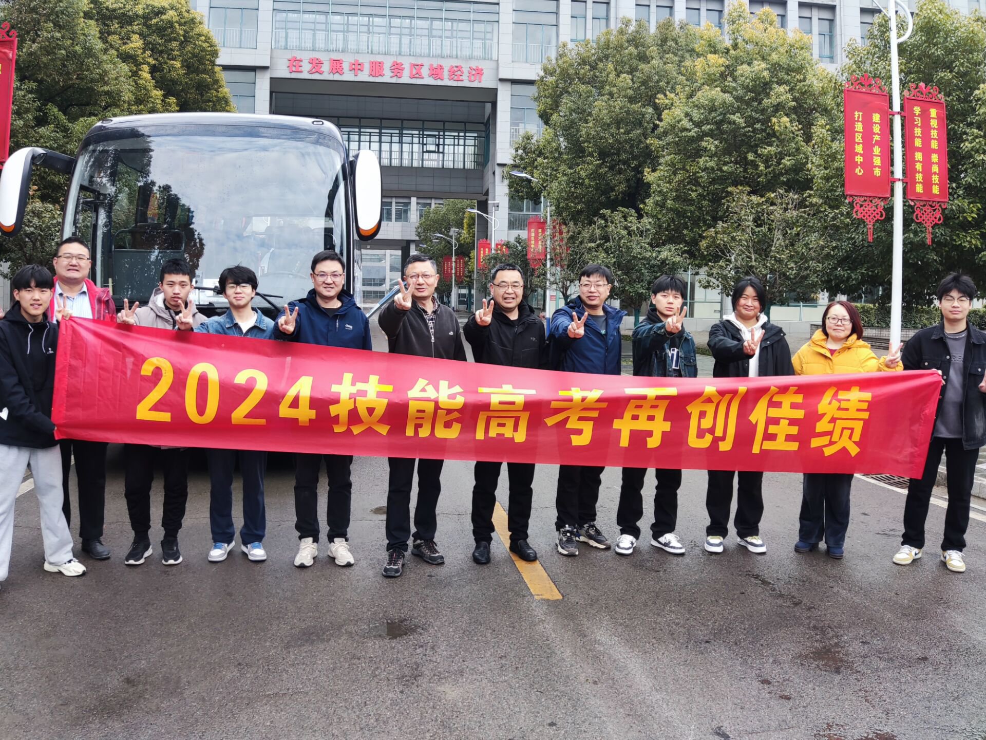 日出水了啊快点使劲动态图