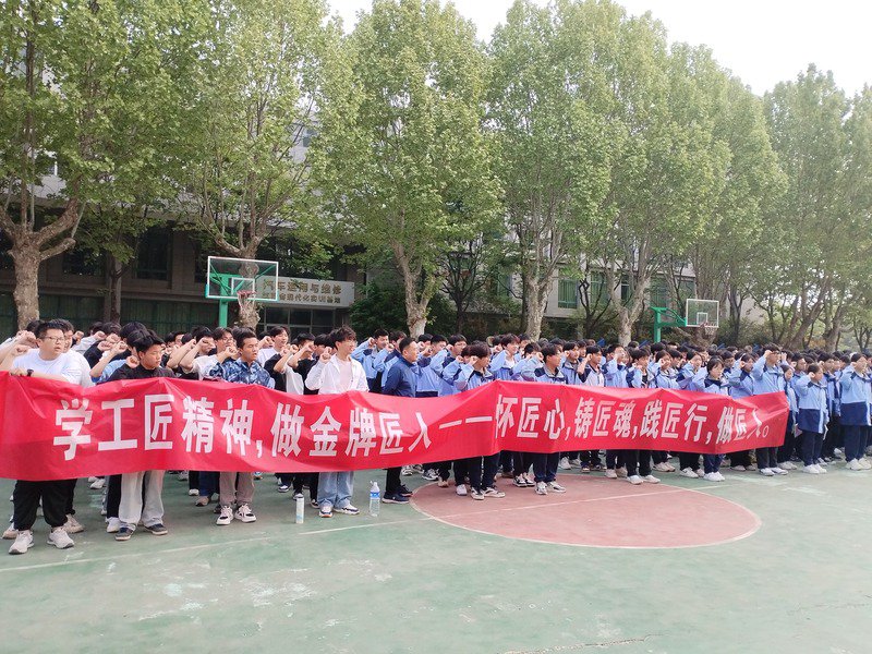 日出水了啊快点使劲动态图