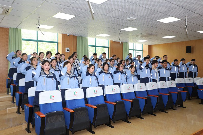 日出水了啊快点使劲动态图