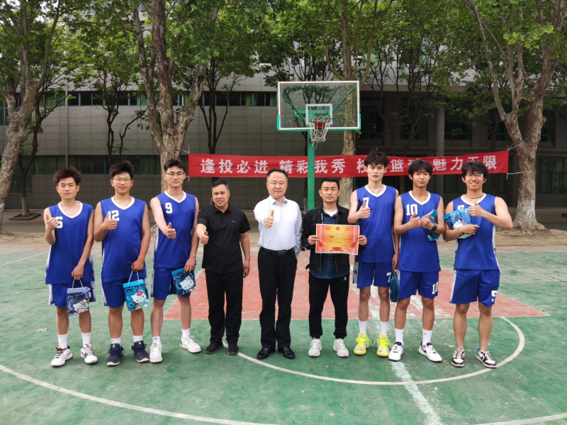 日出水了啊快点使劲动态图