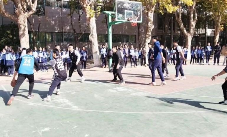 日出水了啊快点使劲动态图