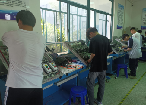 日出水了啊快点使劲动态图