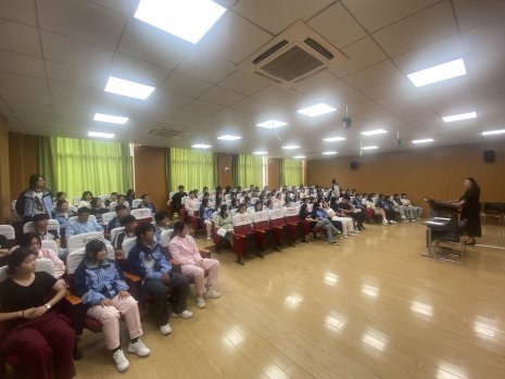 日出水了啊快点使劲动态图