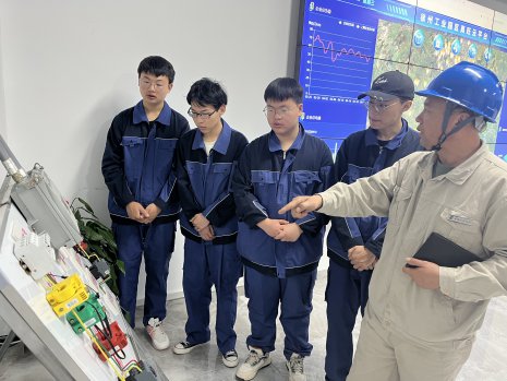 日出水了啊快点使劲动态图