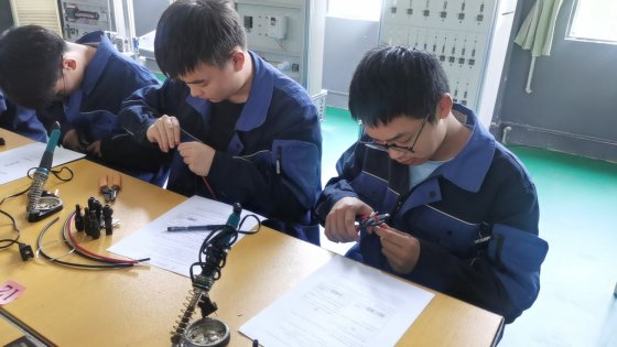 日出水了啊快点使劲动态图