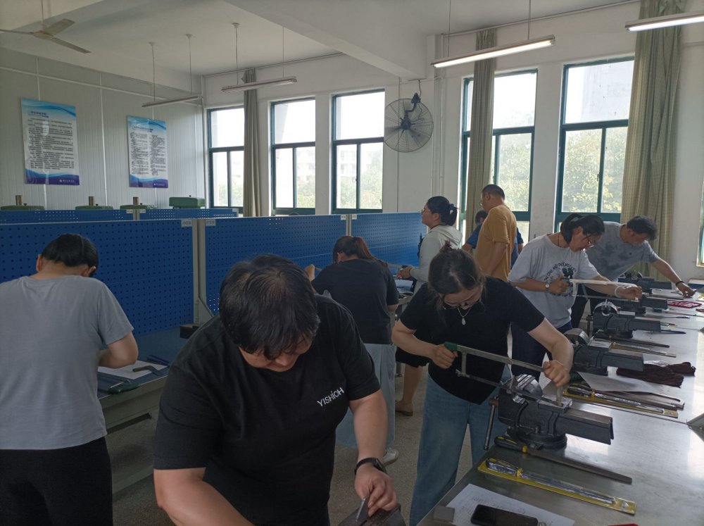 日出水了啊快点使劲动态图