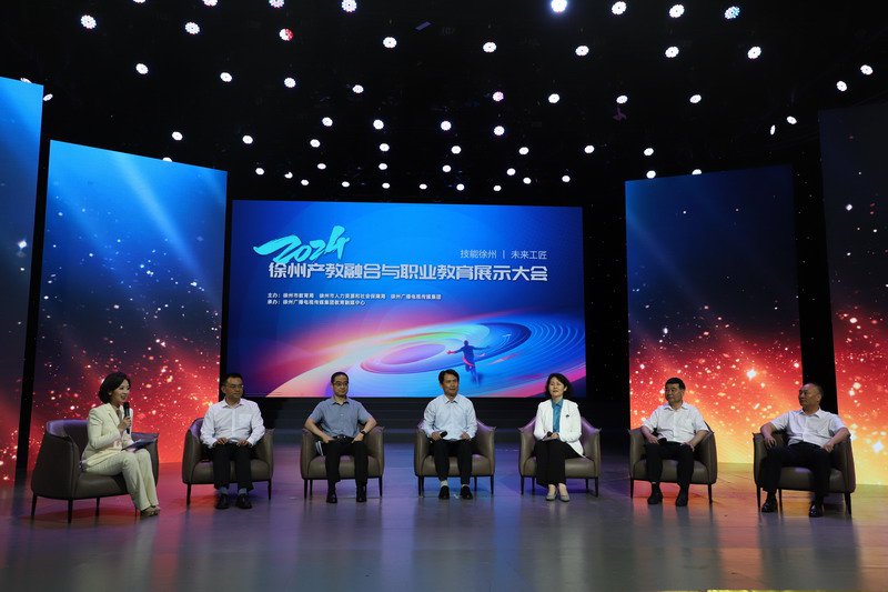 日出水了啊快点使劲动态图